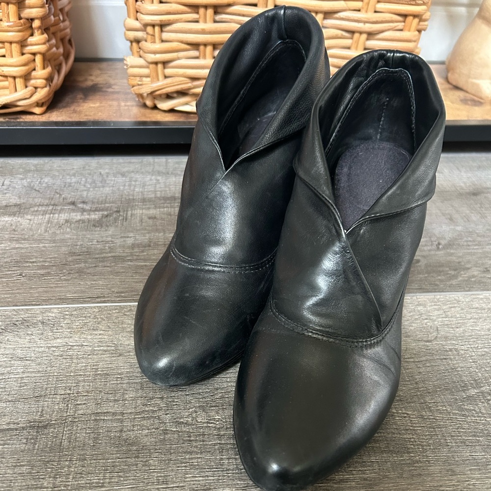 Aldo black leather booties